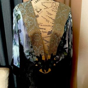 Spencer Alexis vintage kimono style jacket with frog closure. Silk/lace trim 1x